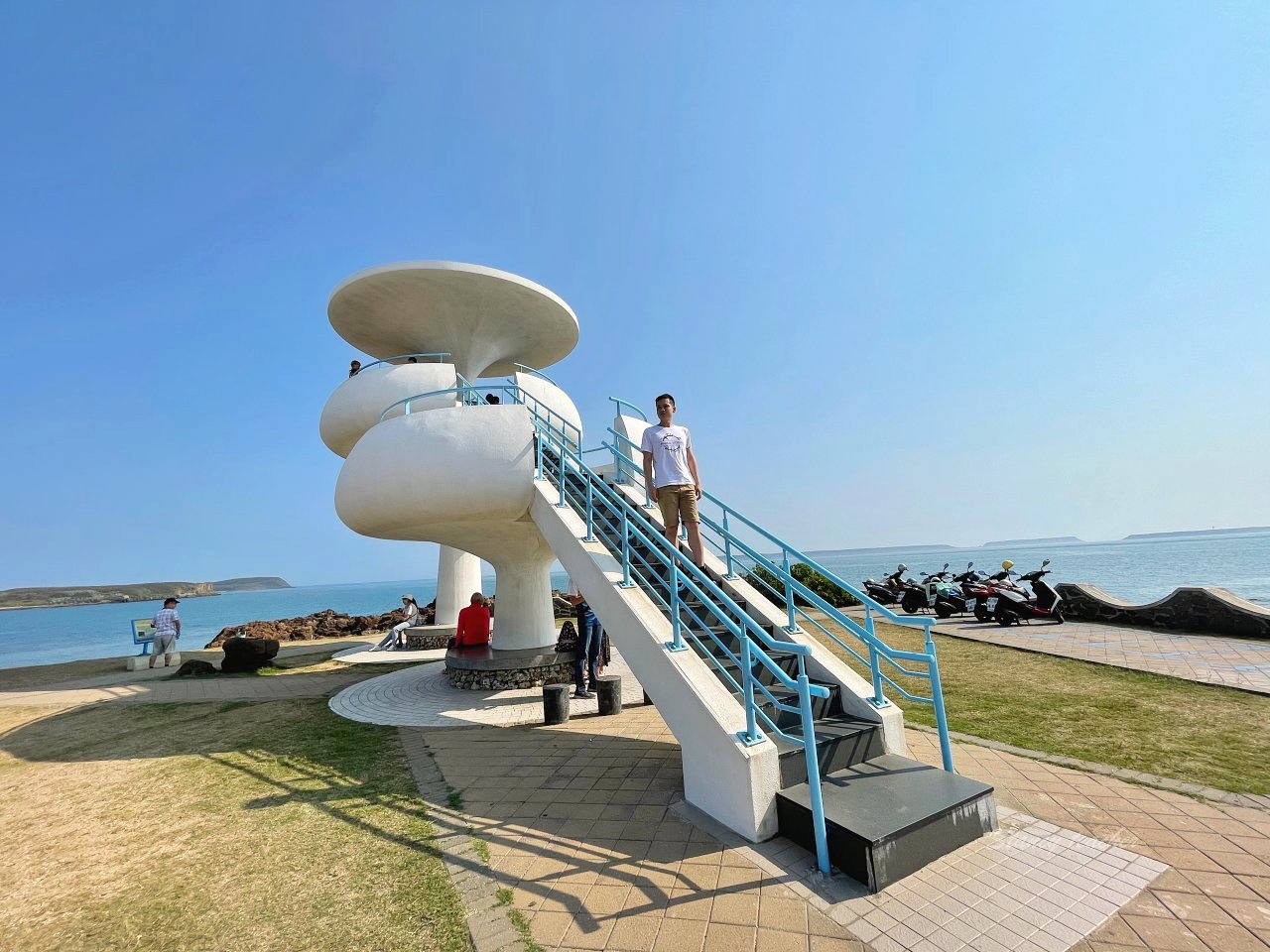 澎湖免費景點｜搭上絕美幽浮去風櫃洞聽濤看海景，180度無死角藍天白雲盡收眼底