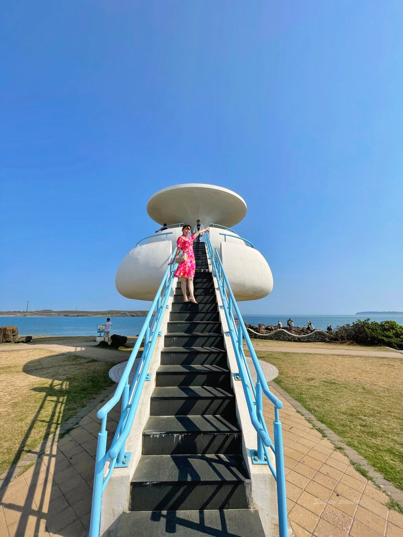 澎湖免費景點｜搭上絕美幽浮去風櫃洞聽濤看海景，180度無死角藍天白雲盡收眼底