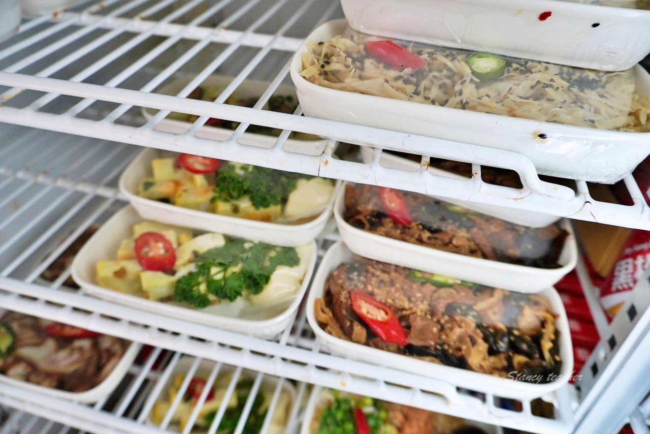 花蓮牛骨牛肉麵「孫叔叔牛骨牛肉麵」又油又香帶骨牛肉超過癮黑金滷肉麵太銷魂 花蓮牛骨牛肉麵「孫叔叔牛骨牛肉麵」又油又香帶骨牛肉超過癮黑金滷肉麵太銷魂