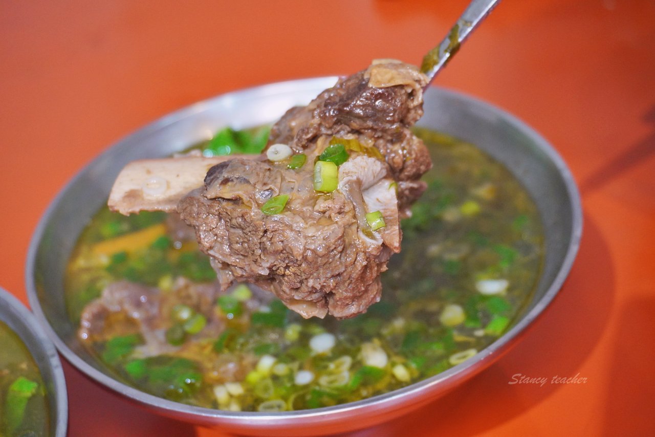 花蓮牛骨牛肉麵「孫叔叔牛骨牛肉麵」又油又香帶骨牛肉超過癮黑金滷肉麵太銷魂 花蓮牛骨牛肉麵「孫叔叔牛骨牛肉麵」又油又香帶骨牛肉超過癮黑金滷肉麵太銷魂
