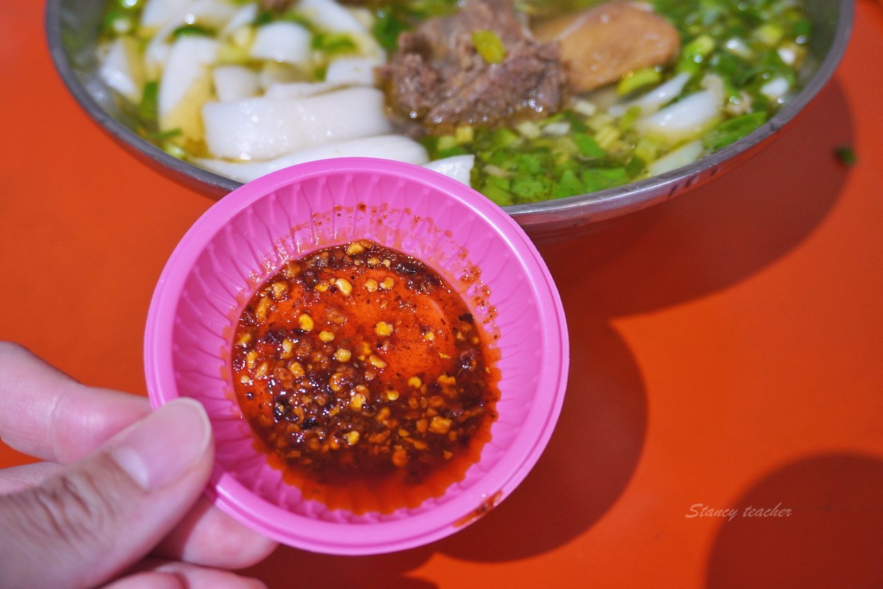 花蓮牛骨牛肉麵「孫叔叔牛骨牛肉麵」又油又香帶骨牛肉超過癮黑金滷肉麵太銷魂 花蓮牛骨牛肉麵「孫叔叔牛骨牛肉麵」又油又香帶骨牛肉超過癮黑金滷肉麵太銷魂