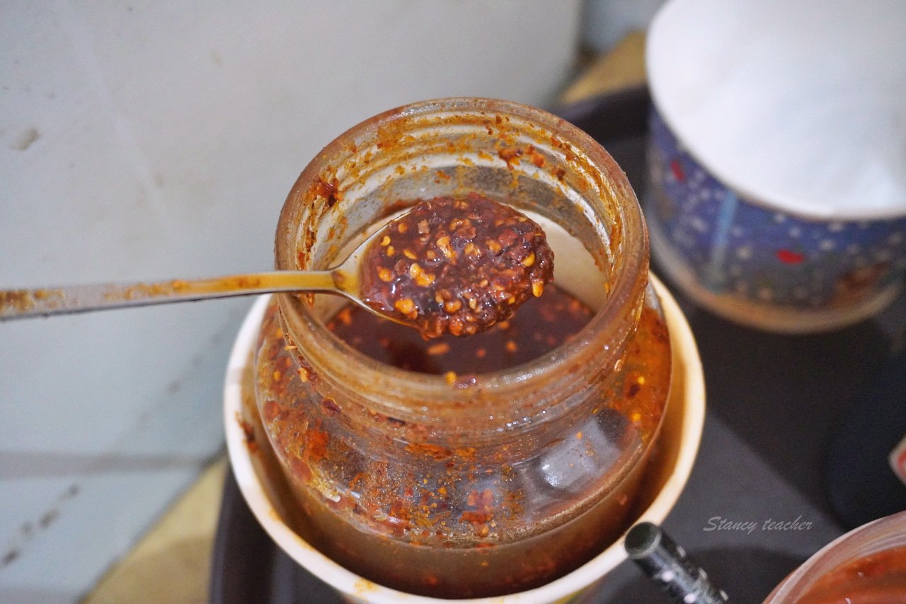 花蓮牛骨牛肉麵「孫叔叔牛骨牛肉麵」又油又香帶骨牛肉超過癮黑金滷肉麵太銷魂 花蓮牛骨牛肉麵「孫叔叔牛骨牛肉麵」又油又香帶骨牛肉超過癮黑金滷肉麵太銷魂