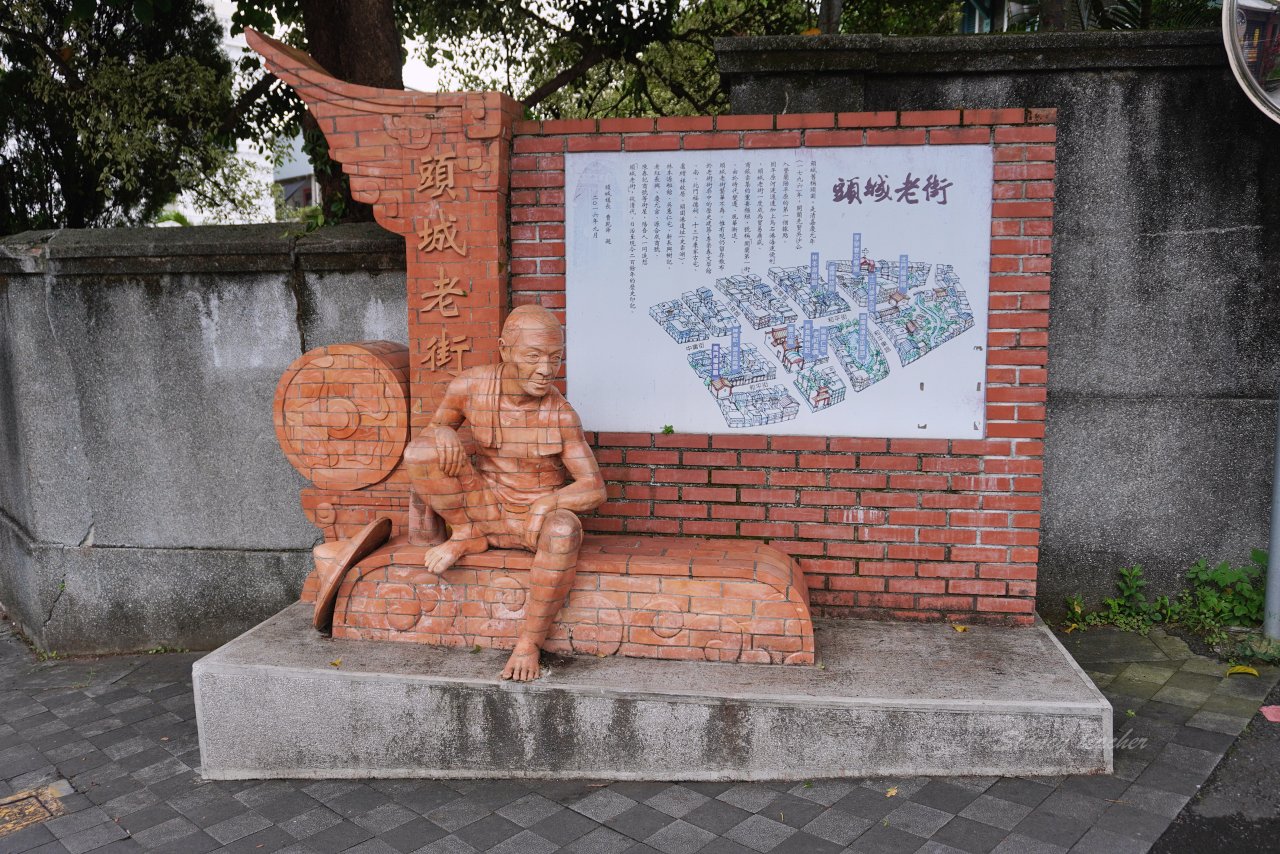 頭城老街早餐店｜手擀蔥油蛋餅、現做韭菜盒、一手無法掌握的粗大油條 老麵肉包都好吃