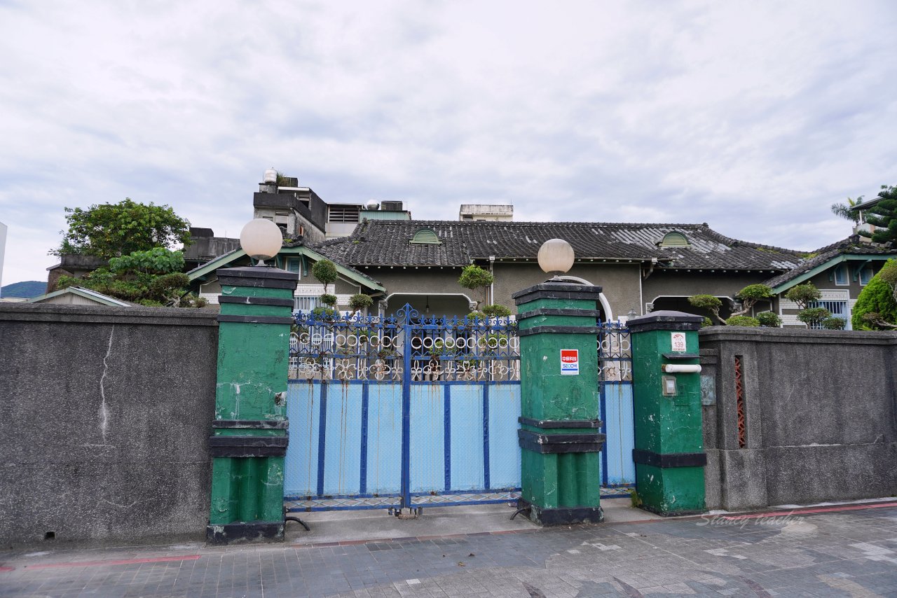 頭城老街早餐店｜手擀蔥油蛋餅、現做韭菜盒、一手無法掌握的粗大油條 老麵肉包都好吃