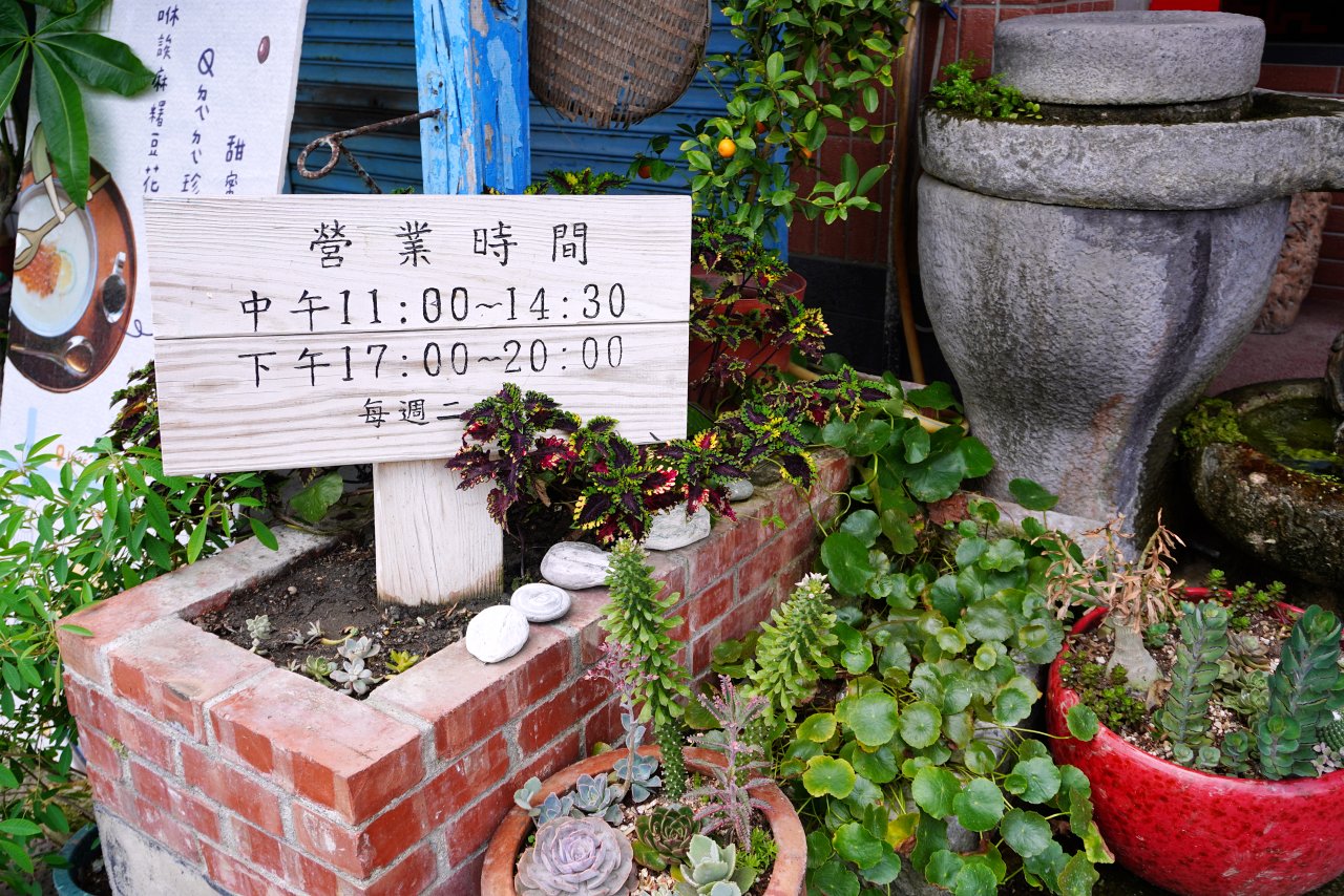 半天紅麻辣館・不辣館，花蓮新城鄉佳興冰果店對面川味牛肉麵香麻過癮、麻辣鴨滷飯也好吃
