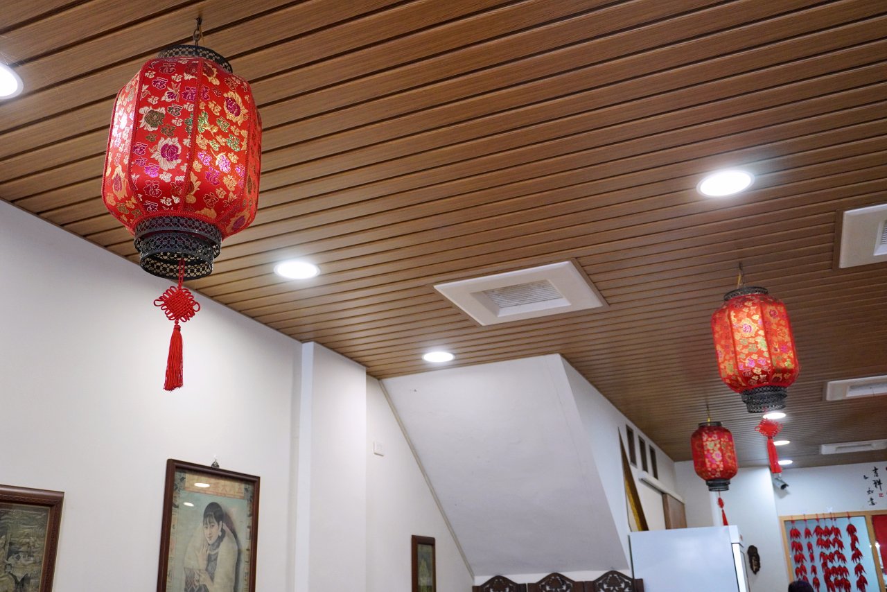 半天紅麻辣館・不辣館,花蓮新城鄉佳興冰果店對面川味牛肉麵香麻過癮、麻辣鴨滷飯也好吃 半天紅麻辣館・不辣館,花蓮新城鄉佳興冰果店對面川味牛肉麵香麻過癮、麻辣鴨滷飯也好吃