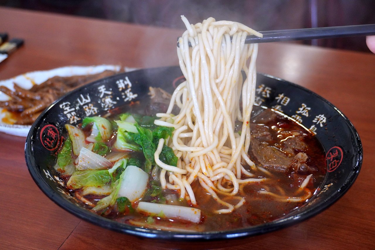 半天紅麻辣館・不辣館,花蓮新城鄉佳興冰果店對面川味牛肉麵香麻過癮、麻辣鴨滷飯也好吃 半天紅麻辣館・不辣館,花蓮新城鄉佳興冰果店對面川味牛肉麵香麻過癮、麻辣鴨滷飯也好吃