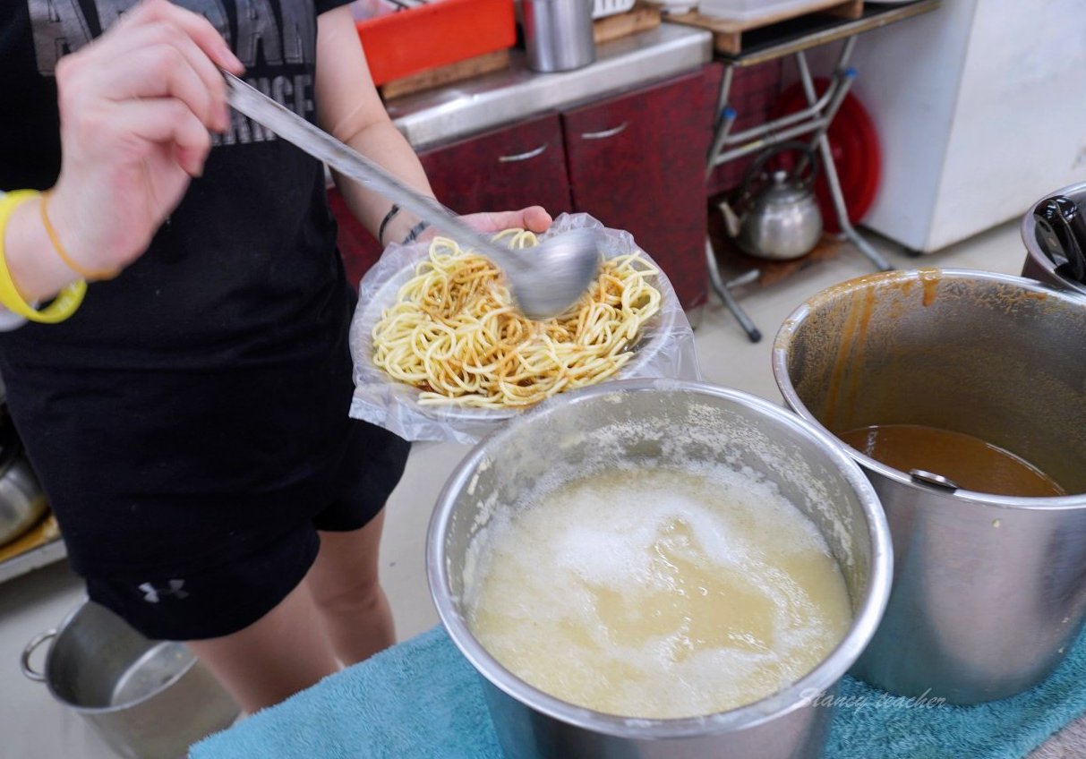 石牌涼麵「洪記涼麵」吃一盤抵五盤限定版涼麵,榨菜、炸醬、雞絲、泡菜、傳統風味一次滿足 石牌涼麵「洪記涼麵」吃一盤抵五盤限定版涼麵,榨菜、炸醬、雞絲、泡菜、傳統風味一次滿足