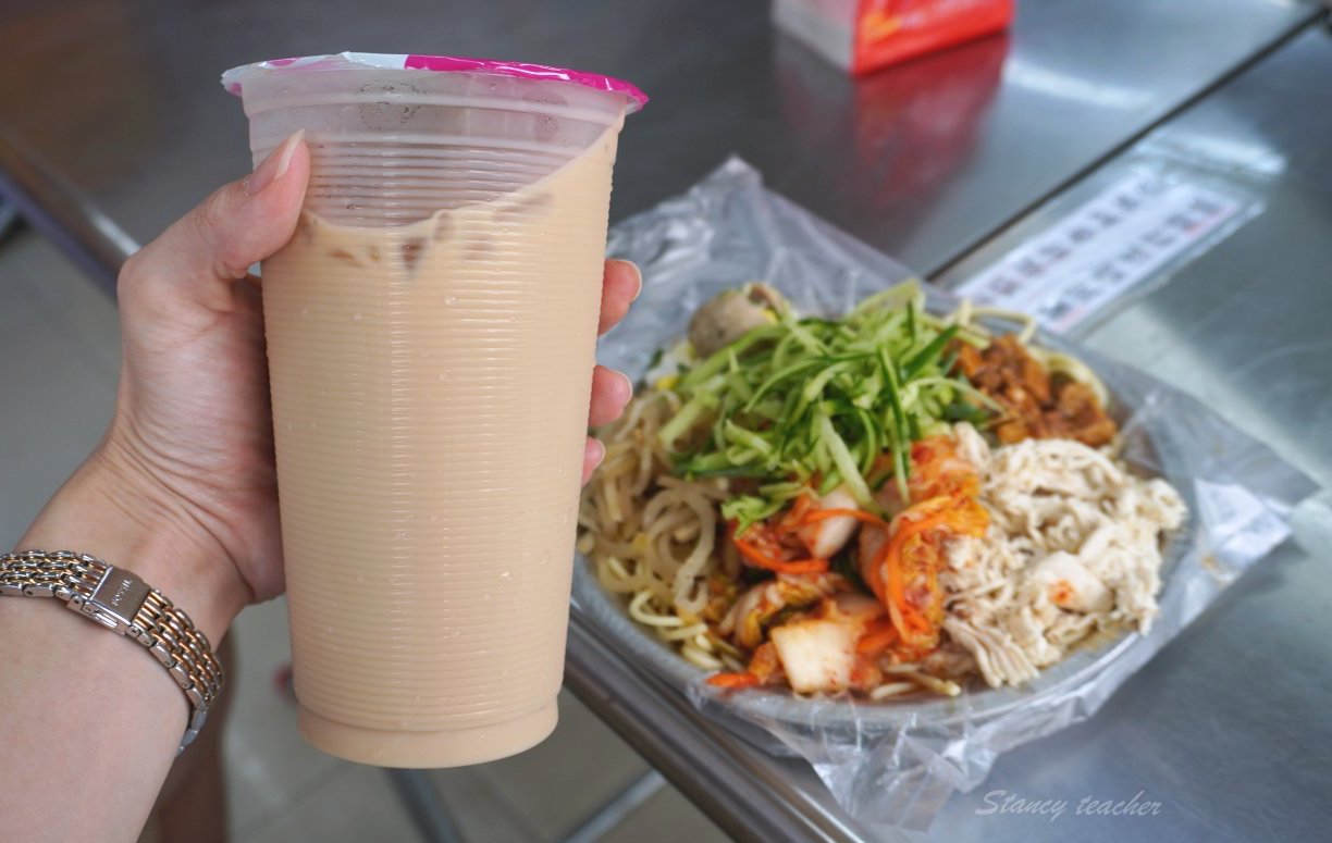 石牌涼麵「洪記涼麵」吃一盤抵五盤限定版涼麵，榨菜、炸醬、雞絲、泡菜、傳統風味一次滿足