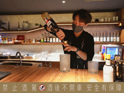 沐光 MouMoon酒吧餐酒館，大學旁超高CP值餐酒館，地方媽媽最愛買醉的地方