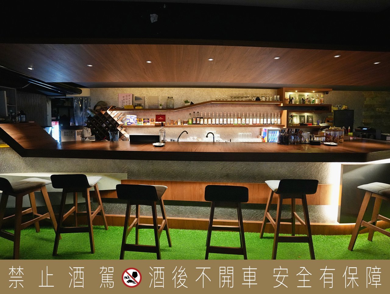 沐光 MouMoon酒吧餐酒館，大學旁超高CP值餐酒館，地方媽媽最愛買醉的地方