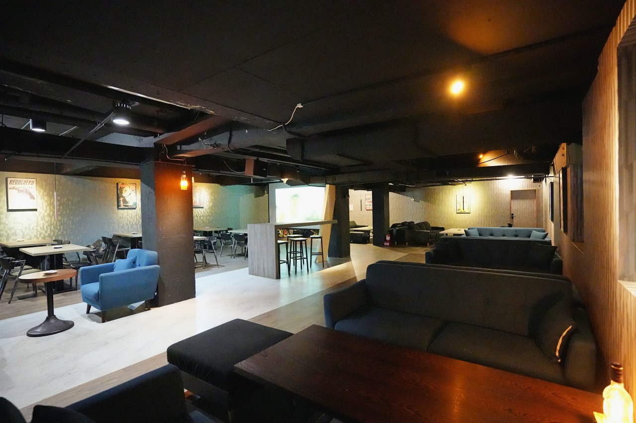 沐光 MouMoon酒吧餐酒館，大學旁超高CP值餐酒館，地方媽媽最愛買醉的地方
