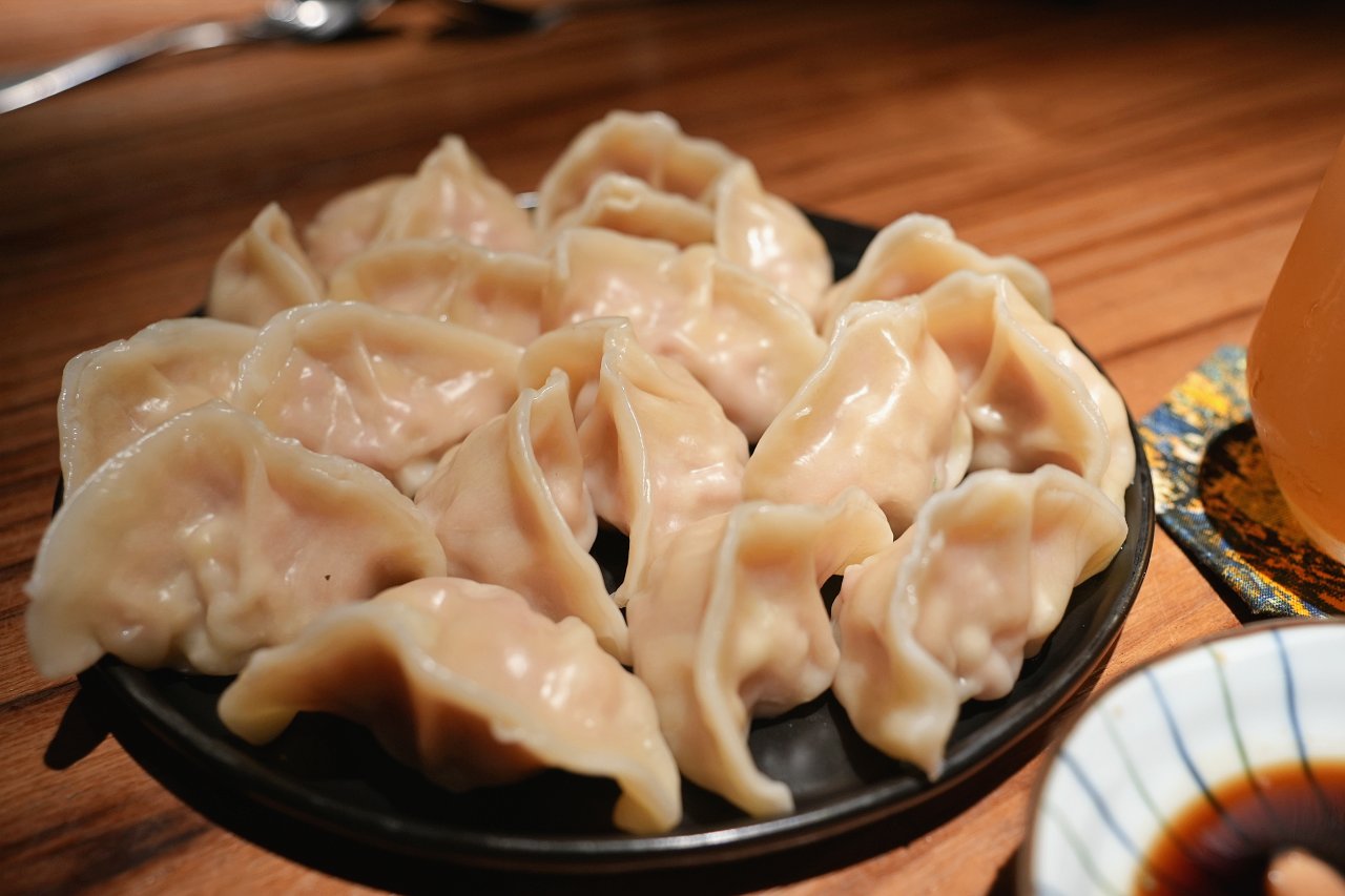 沐光 MouMoon酒吧餐酒館，大學旁超高CP值餐酒館，地方媽媽最愛買醉的地方
