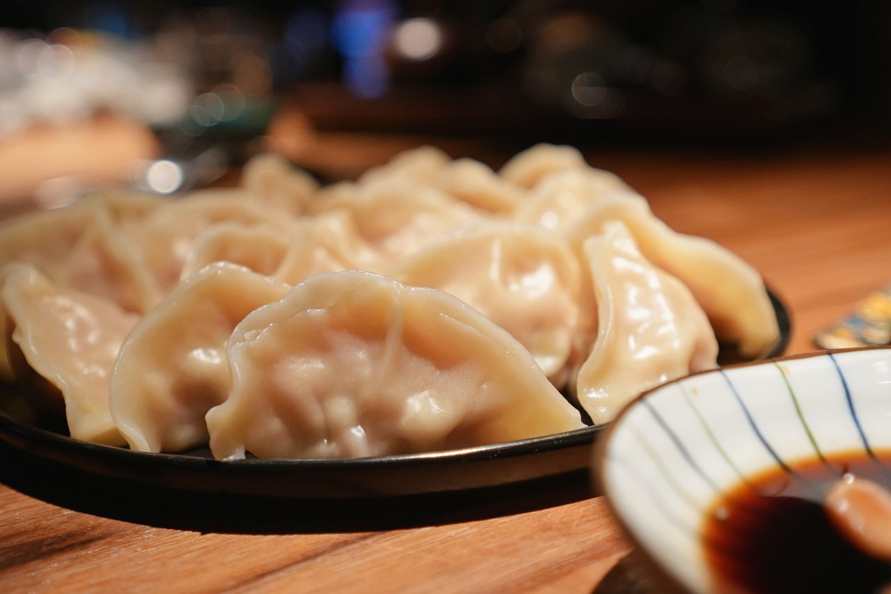沐光 MouMoon酒吧餐酒館，大學旁超高CP值餐酒館，地方媽媽最愛買醉的地方