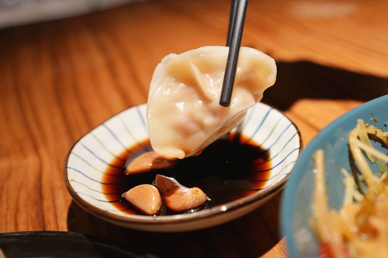 沐光 MouMoon酒吧餐酒館，大學旁超高CP值餐酒館，地方媽媽最愛買醉的地方