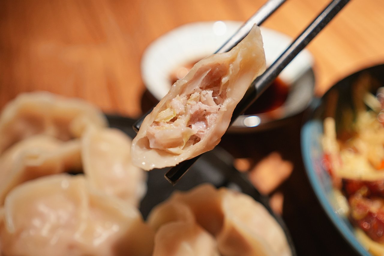 沐光 MouMoon酒吧餐酒館，大學旁超高CP值餐酒館，地方媽媽最愛買醉的地方