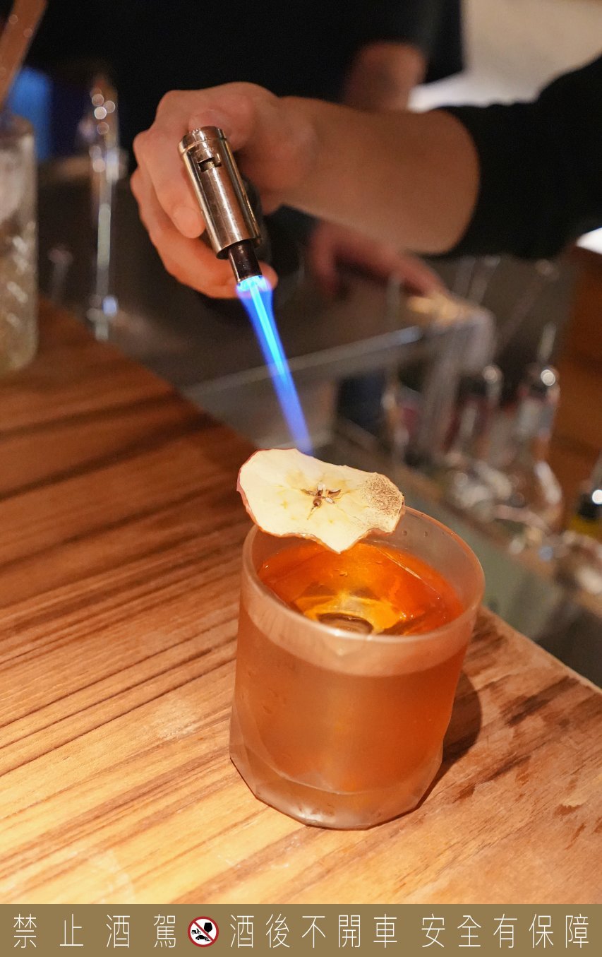 沐光 MouMoon酒吧餐酒館，大學旁超高CP值餐酒館，地方媽媽最愛買醉的地方
