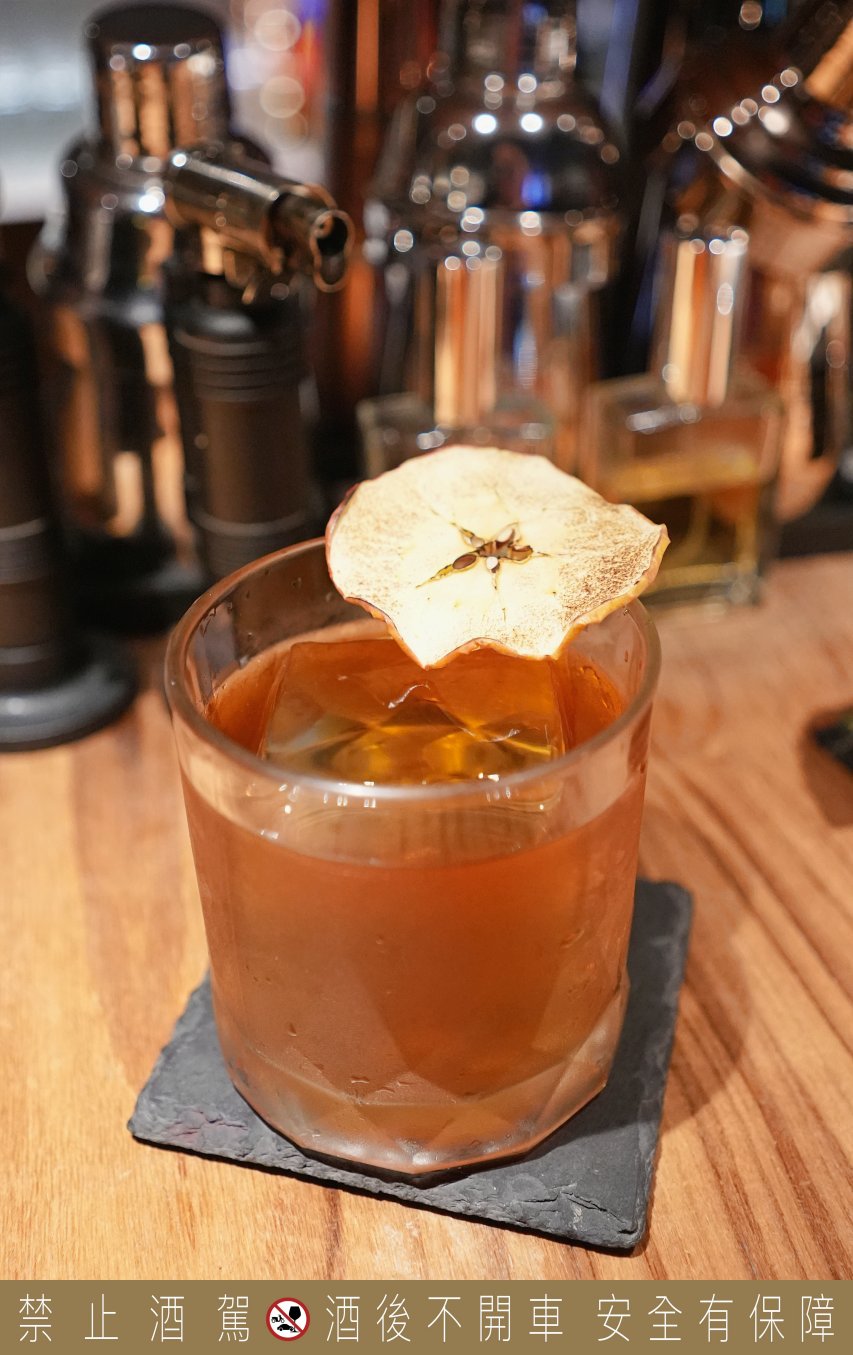 沐光 MouMoon酒吧餐酒館，大學旁超高CP值餐酒館，地方媽媽最愛買醉的地方