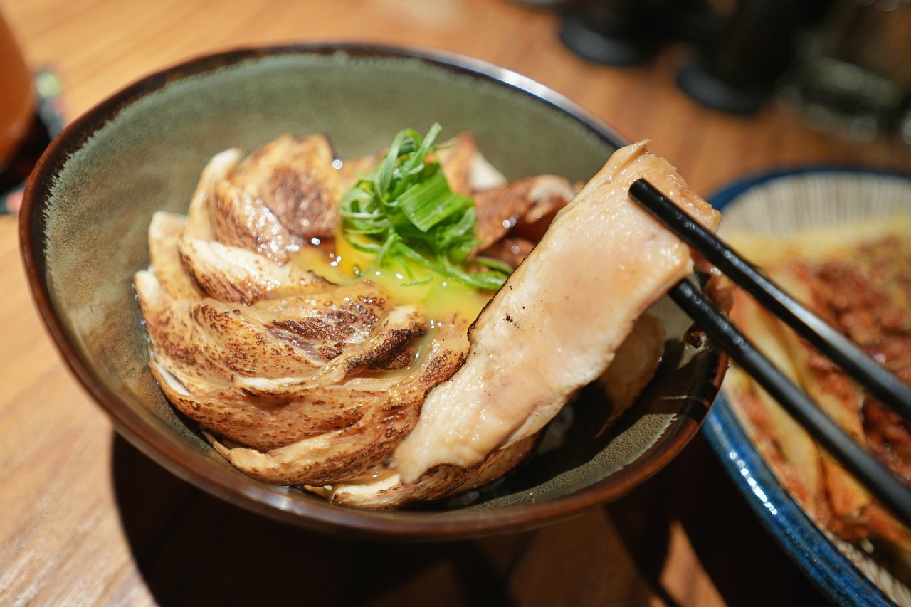沐光 MouMoon酒吧餐酒館，大學旁超高CP值餐酒館，地方媽媽最愛買醉的地方