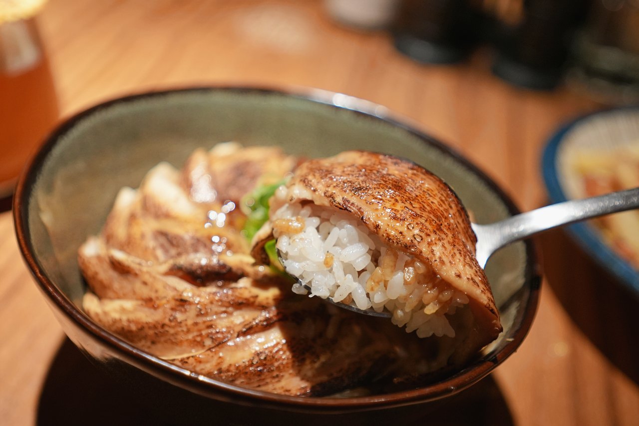沐光 MouMoon酒吧餐酒館，大學旁超高CP值餐酒館，地方媽媽最愛買醉的地方