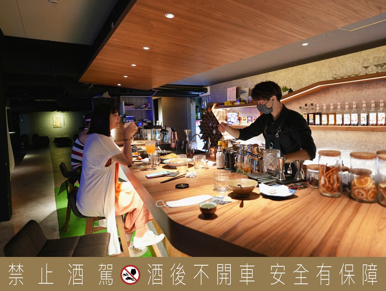 沐光 MouMoon酒吧餐酒館，大學旁超高CP值餐酒館，地方媽媽最愛買醉的地方