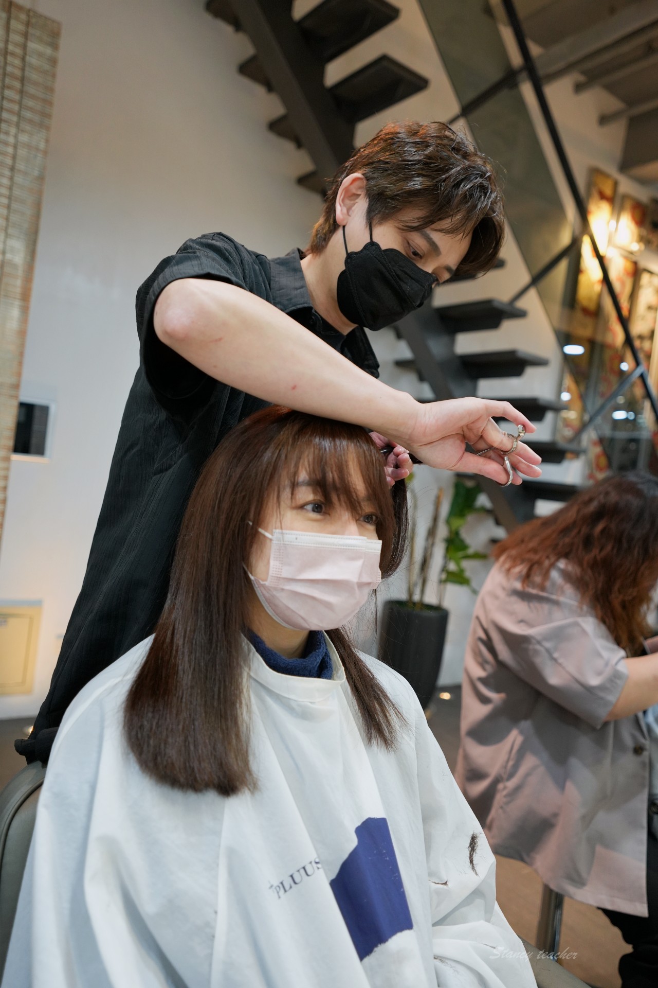 PLUUS中山三越前店，中山捷運站染髮、護髮、燙髮推薦，新晶鑽護髮深層還原秀髮美好本質