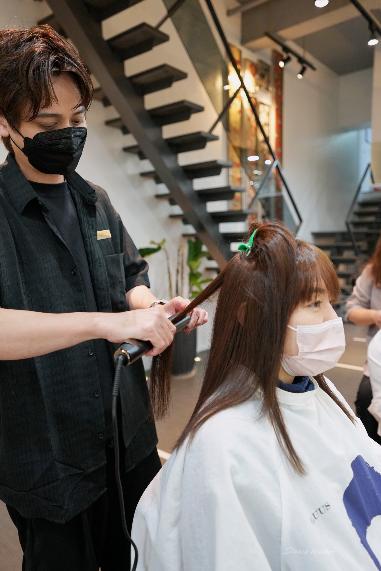 PLUUS中山三越前店，中山捷運站染髮、護髮、燙髮推薦，新晶鑽護髮深層還原秀髮美好本質