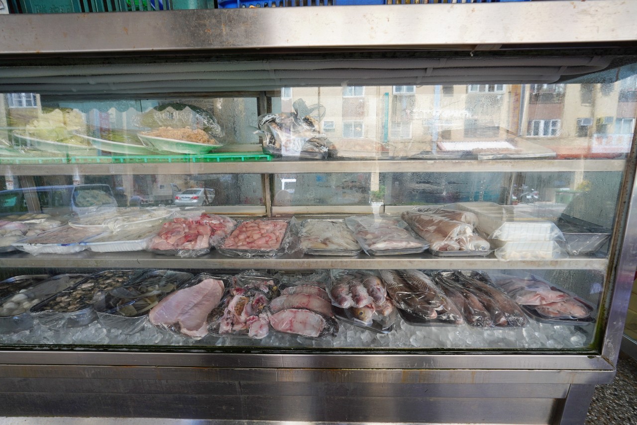 【澎湖美食】來福海鮮餐廳：澎湖海鮮餐廳合菜 在地30年老店 私房干貝醬、小魚花生買的都是內行人