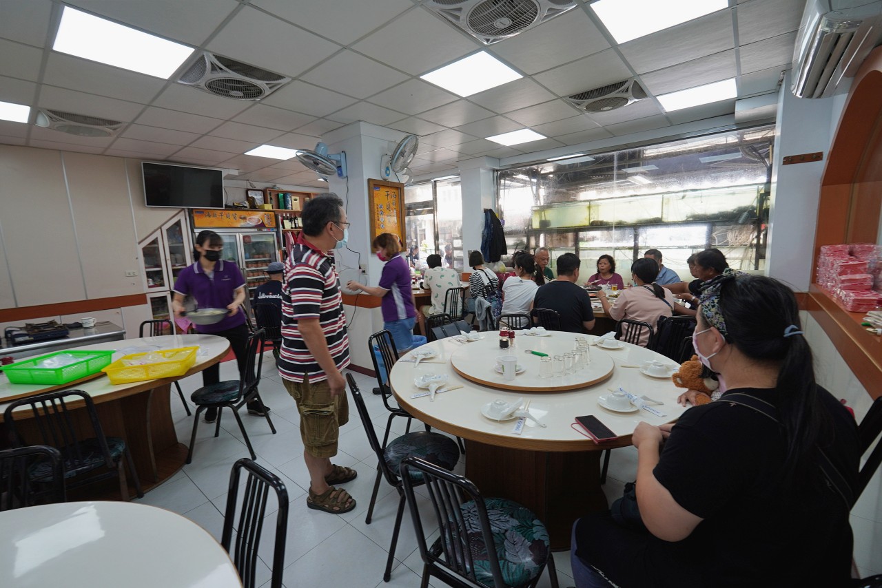 【澎湖美食】來福海鮮餐廳：澎湖海鮮餐廳合菜 在地30年老店 私房干貝醬、小魚花生買的都是內行人