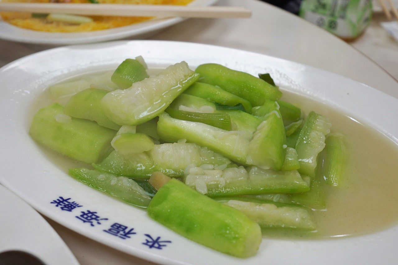 【澎湖美食】來福海鮮餐廳：澎湖海鮮餐廳合菜 在地30年老店 私房干貝醬、小魚花生買的都是內行人