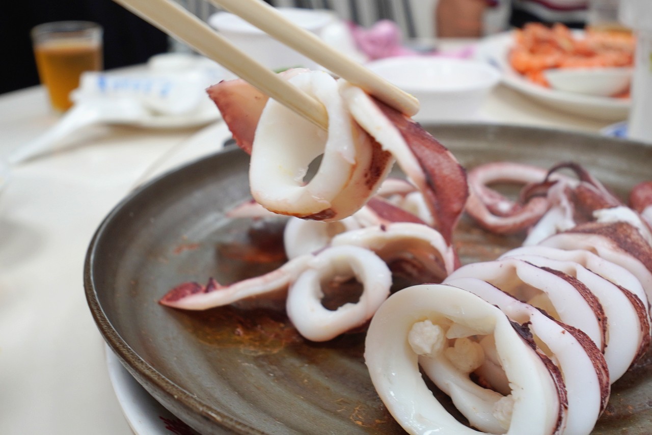 【澎湖美食】來福海鮮餐廳：澎湖海鮮餐廳合菜 在地30年老店 私房干貝醬、小魚花生買的都是內行人
