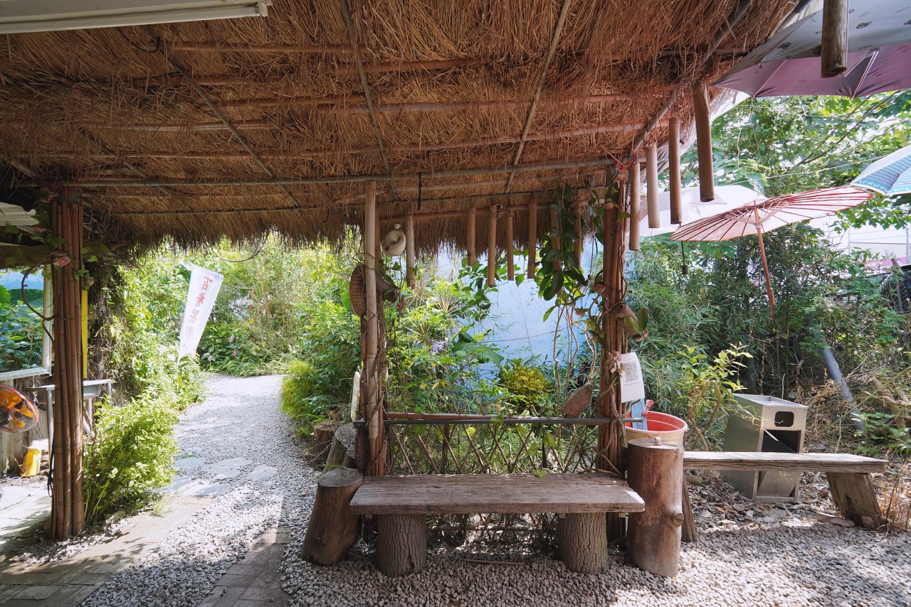 南投埔里多肉秘境 中正店，透明泡泡屋藍色大地球拍照打卡，免門票便宜多肉盆栽讓你買到手軟