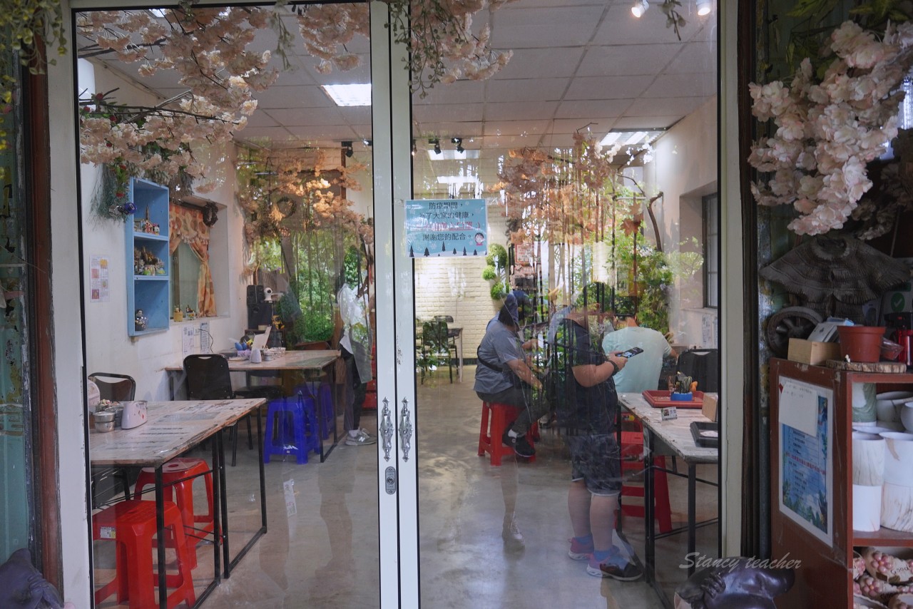 南投埔里多肉秘境 中正店,透明泡泡屋藍色大地球拍照打卡,免門票便宜多肉盆栽讓你買到手軟 南投埔里多肉秘境 中正店,透明泡泡屋藍色大地球拍照打卡,免門票便宜多肉盆栽讓你買到手軟