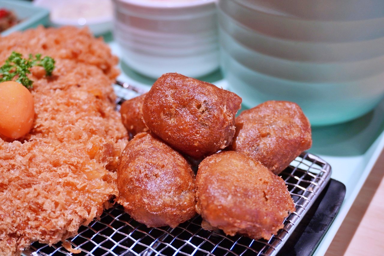 三筋豬排 高雄左營浮誇肉量豬排店，「莓好大三元」草莓季限定夢幻甜點套餐慶生很可以