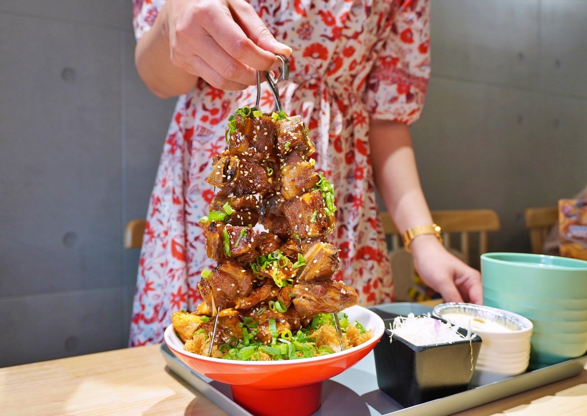 三筋豬排 高雄左營浮誇肉量豬排店，「莓好大三元」草莓季限定夢幻甜點套餐慶生很可以