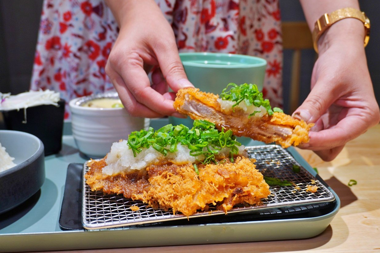 三筋豬排 高雄左營浮誇肉量豬排店,「莓好大三元」草莓季限定夢幻甜點套餐慶生很可以 三筋豬排 高雄左營浮誇肉量豬排店,「莓好大三元」草莓季限定夢幻甜點套餐慶生很可以