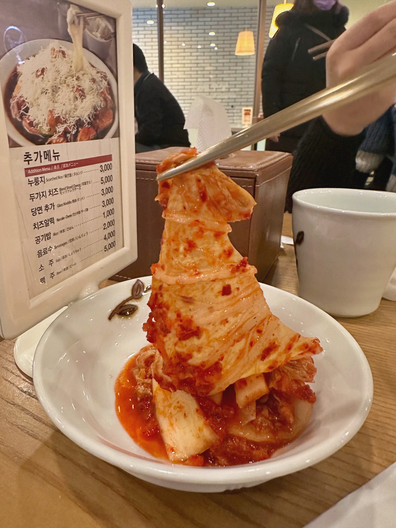 韓國首爾必吃「鳳雛燉雞鐘路店」正宗安東醬油燉煮的大盤雞,醬汁拌飯超迷人寬粉香Q帶勁 韓國首爾必吃「鳳雛燉雞鐘路店」正宗安東醬油燉煮的大盤雞,醬汁拌飯超迷人寬粉香Q帶勁