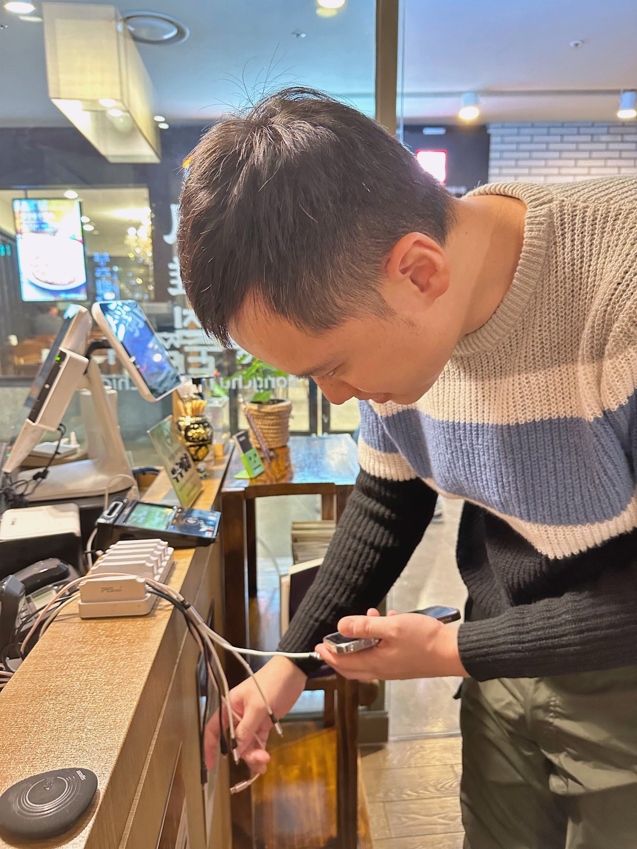 韓國首爾必吃「鳳雛燉雞鐘路店」正宗安東醬油燉煮的大盤雞,醬汁拌飯超迷人寬粉香Q帶勁 韓國首爾必吃「鳳雛燉雞鐘路店」正宗安東醬油燉煮的大盤雞,醬汁拌飯超迷人寬粉香Q帶勁