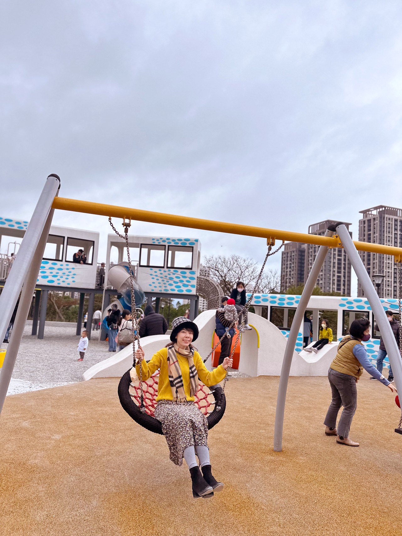 淡海新市鎮-公23輕軌公園,盪鞦韆、溜索、礫石坑、攀爬繩大草皮野餐趣 淡海新市鎮-公23輕軌公園,盪鞦韆、溜索、礫石坑、攀爬繩大草皮野餐趣