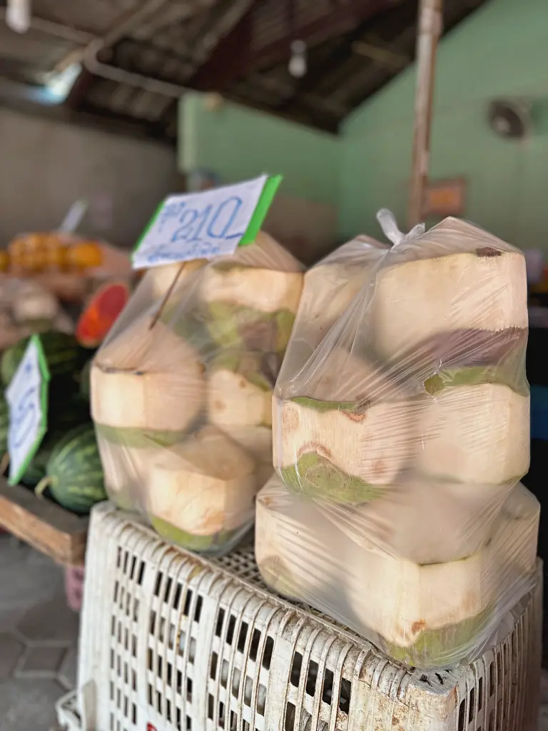 清邁水果市場 清邁水果一條街Muang Mai Market，24小時不打烊一起來當水果大富翁