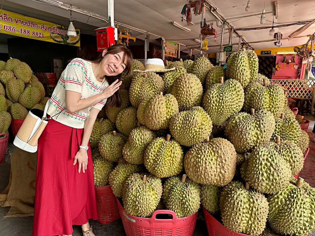 清邁水果市場 清邁水果一條街Muang Mai Market，24小時不打烊一起來當水果大富翁