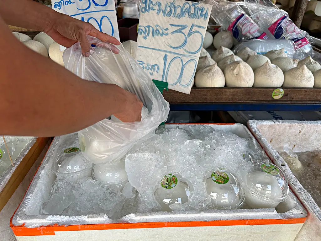 清邁水果市場 清邁水果一條街Muang Mai Market，24小時不打烊一起來當水果大富翁