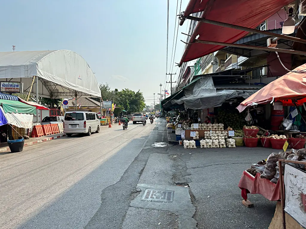 清邁水果市場 清邁水果一條街Muang Mai Market，24小時不打烊一起來當水果大富翁