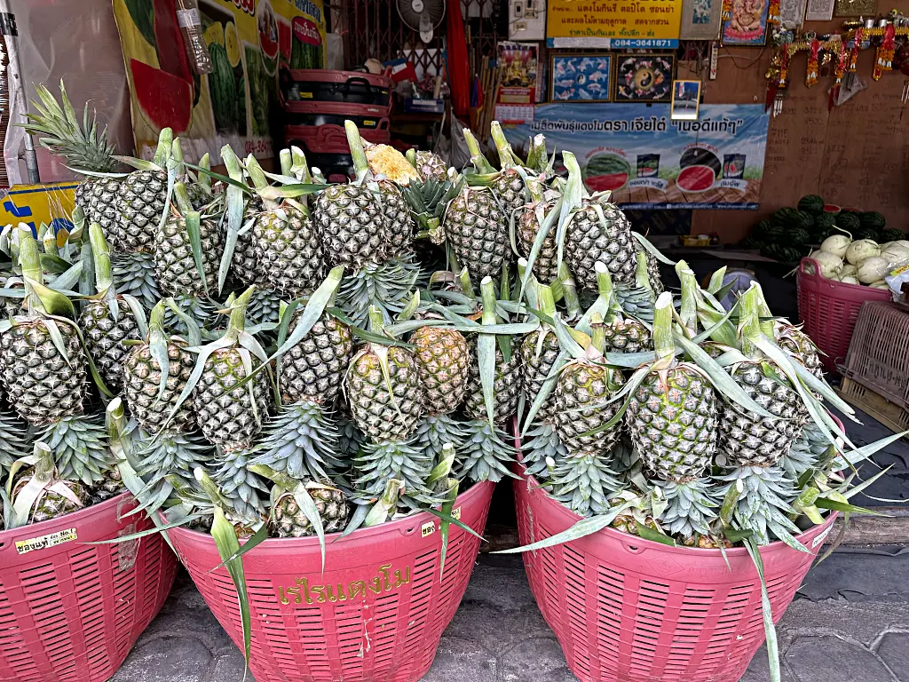 清邁水果市場 清邁水果一條街Muang Mai Market，24小時不打烊一起來當水果大富翁