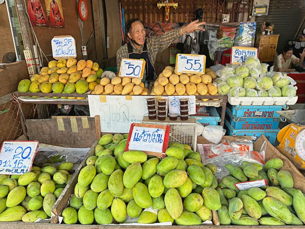 清邁水果市場 清邁水果一條街Muang Mai Market，24小時不打烊一起來當水果大富翁