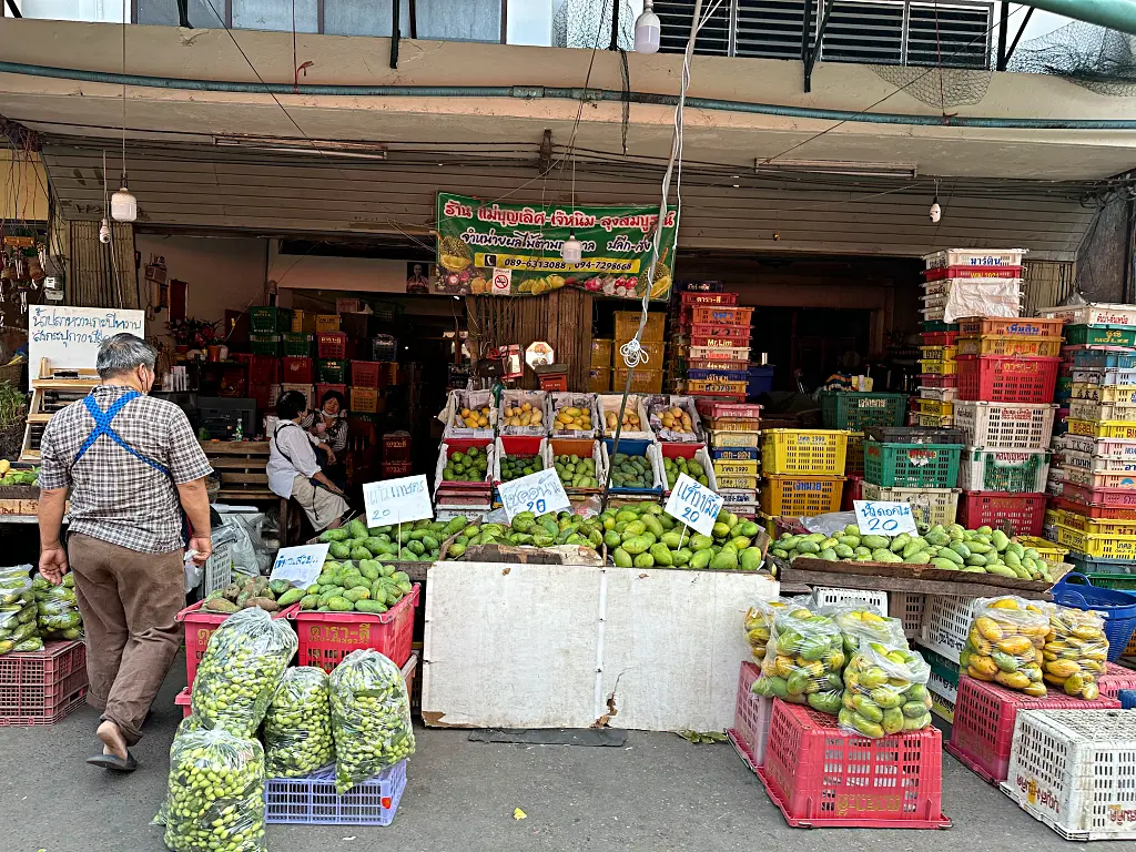 清邁水果市場 清邁水果一條街Muang Mai Market，24小時不打烊一起來當水果大富翁