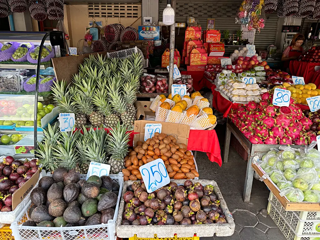 清邁水果市場 清邁水果一條街Muang Mai Market，24小時不打烊一起來當水果大富翁