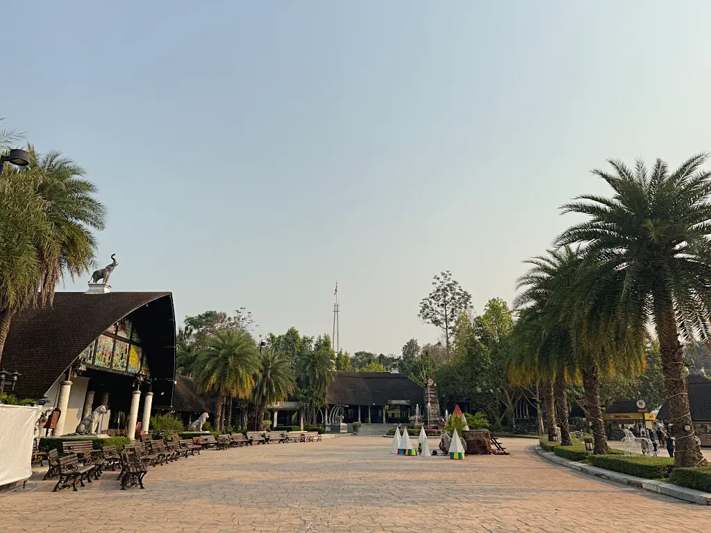 清邁景點「清邁夜間動物園」Chiang Mai Night Safari，下午入園就可以玩到晚上最佳行程攻略看這篇