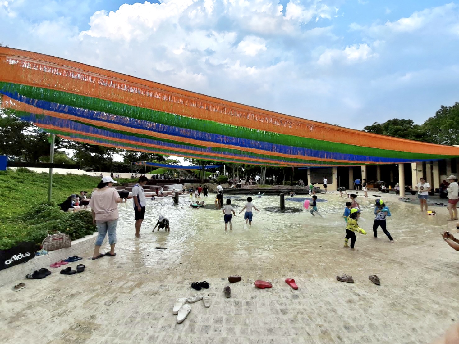 桃園龍潭運動公園 坦克車直升機耍帥拍照小孩放電超方便 夏日季節限定免費戲水池 @Stancy Teacher 美味異想世界
