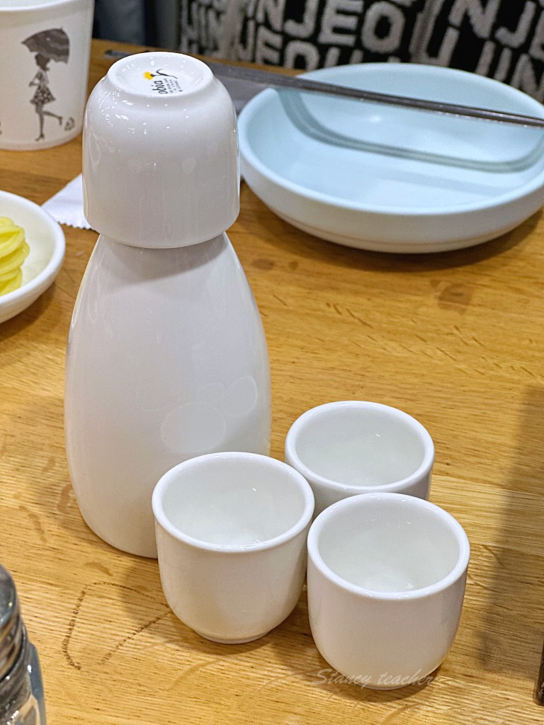 釜山人蔘雞 南浦蔘雞湯 一甲子老店人蔘雞湯新鮮泡菜無限吃（菜單）